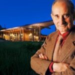 Si è spento a Firenze, nella notte tra il 25 e il 26 agosto 2026, all’età di 97 anni, il marchese Vittorio Frescobaldi, una delle figure più importanti della viticoltura italiana del secondo Novecento. Nato il 30 novembre 1928, apparteneva alla trentunesima generazione di una famiglia fiorentina legata al vino fin dal Medioevo. Lascia la moglie Bona e i figli Fiammetta, Angelica, Diana e Lamberto.