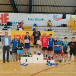 Partiamo da BRA, in Piemonte. Nel singolo misto Open7, domenica 20 settembre, con ben 67 atleti in gara, ha primeggiato ANDREA CAVIGLIA. Il classe 1998 tesserato Toirano ha compiuto un percorso di ben 7 vittorie, salendo sul gradino più alto del podio. Nel girone ha prevalso per 3-0 su Luca Delli Calici e su Susanna Franco; nel tabellone ha battuto, senza cedere set, Maria Cuniberti, Andrea Bonino, Shurui Chen. In semifinale ha prevalso in 4 set su Simone Sangrali; in finale ha superato 3-2 Fabio Molinari.