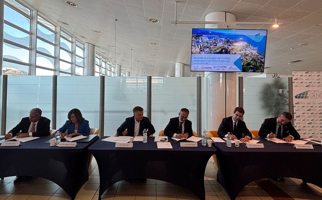 Savona, al Via Studio, impiego, idrogeno, Porto Savona, L’Autorità di Sistema Portuale del Mar Ligure Occidentale (AdSP), l’Associazione Logistica dell’Intermodalità Sostenibile (ALIS), Assocostieri, Edison, FS Logistix, firmato protocollo di intesa, utilizzo idrogeno verde,