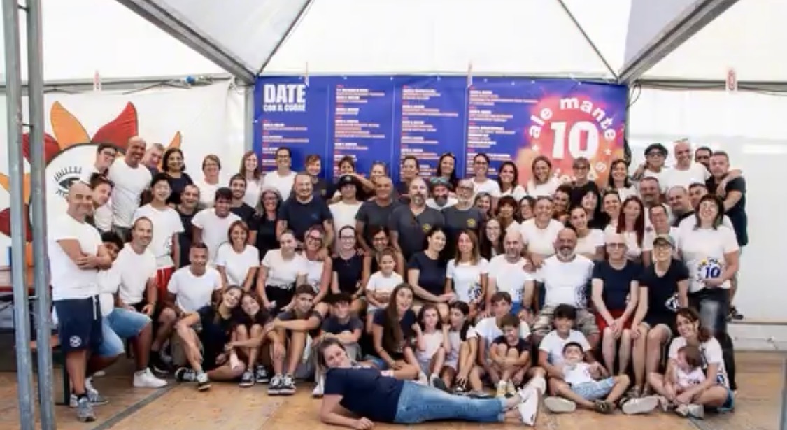 Alemante Friends supera il milione di euro di donazioni solidali e il 4 settembre torna il memorial calcistico a Pra’ In 23 anni l’associazione nata per ricordare la scomparsa di Alessandro Mantero ha sostenuto l’Istituto Gaslini, le pubbliche assistenze e diverse associazioni e realtà del territorio. Dal 4 al 26 settembre torneo di calcio e “piSSE” per continuare nella missione solidale