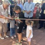 Sestri Levante: inaugurato il nuovo Polo 0-6 di via Cambiaso È stato inaugurato ieri mattina il Polo 0-6 di Pila, la nuova scuola realizzata con fondi Pnrr e risorse comunali. L'iter, avviato nel 2021, vede la conclusione in tempo per avere l'edificio a disposizione per l'anno scolastico che partirà lunedì. Il taglio del nastro, alla presenza di tante famiglie e bambini, è stato affidato a due giovanissimi che frequenteranno la nuova struttura, Ettore e Sole.