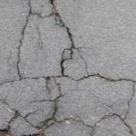 Savona: La giunta comunale di Savona ha approvato lo schema di accordo per la manutenzione delle strade urbane Savona, 11 settembre 2026 - La giunta comunale di Savona ha approvato lo schema di accordo quadro con i Comuni di Albissola Marina, Albisola Superiore, Vado, Quiliano e l'Autorità di Sistema Portuale finalizzato alla gestione e alla manutenzione del cosiddetto “ultimo miglio” portuale, ovvero dei collegamenti stradali utilizzati dai mezzi pesanti per entrare e uscire dal Porto che, a causa di questo flusso ad altissima intensità, risultano avere un asfalto notevolmente usurato.