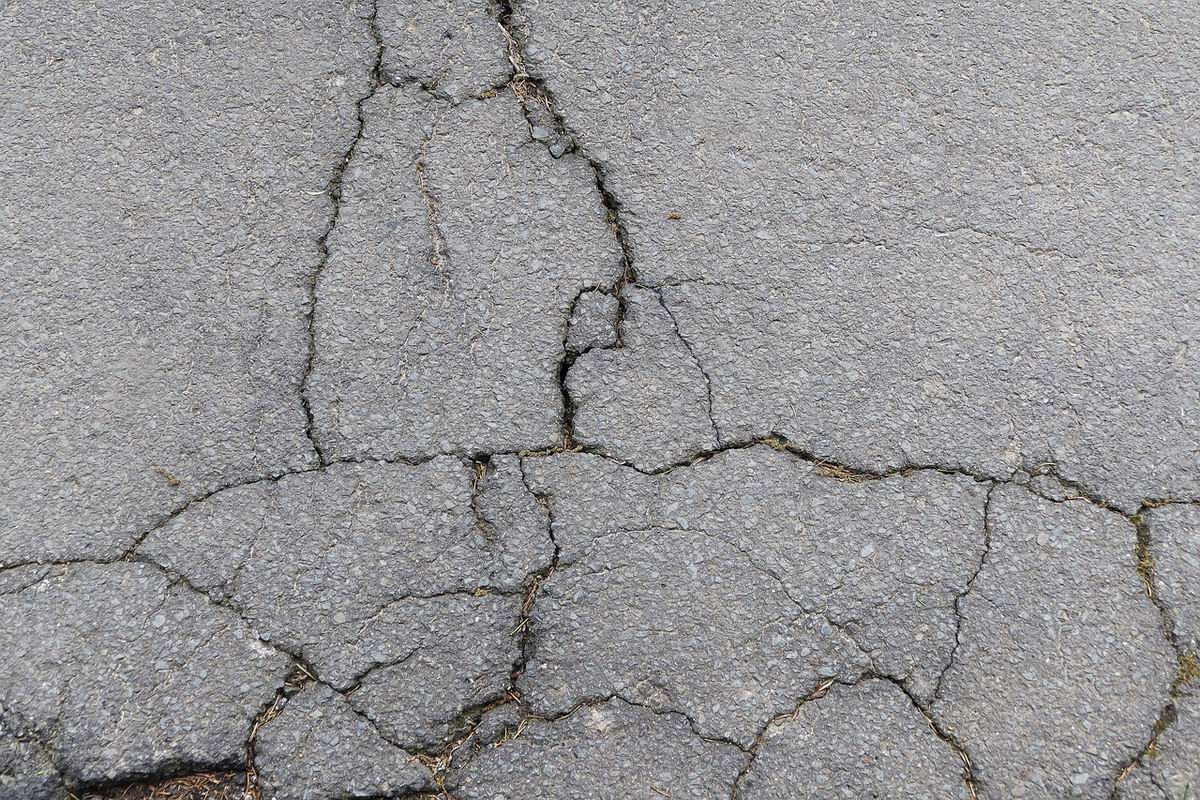 Savona, 11 settembre 2026 - La giunta comunale di Savona ha approvato lo schema di accordo quadro con i Comuni di Albissola Marina, Albisola Superiore, Vado, Quiliano e l'Autorità di Sistema Portuale finalizzato alla gestione e alla manutenzione del cosiddetto “ultimo miglio” portuale, ovvero dei collegamenti stradali utilizzati dai mezzi pesanti per entrare e uscire dal Porto che, a causa di questo flusso ad altissima intensità, risultano avere un asfalto notevolmente usurato.