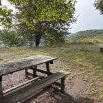 Via libera al progetto esecutivo che rimetterà a nuovo i sentieri per il Monte Capenardo e il Monte Costello: il Comune di Sestri Levante ha approvato gli interventi finanziati con 80mila euro dalla Regione Liguria - nell'ambito del bando per la Strategia Forestale Nazionale, finanziato dal Fondo per l'Attuazione della Strategia Forestale Nazionale (DGR 82/2025) - che consentiranno di recuperare e valorizzare percorsi escursionistici che si sviluppano lungo due sentieri della Rete Escursionistica Ligure: quello che collega Sestri Levante a San Bernardo e al Monte Capenardo, e quello che da Sestri Levante sale verso il Monte Costello.