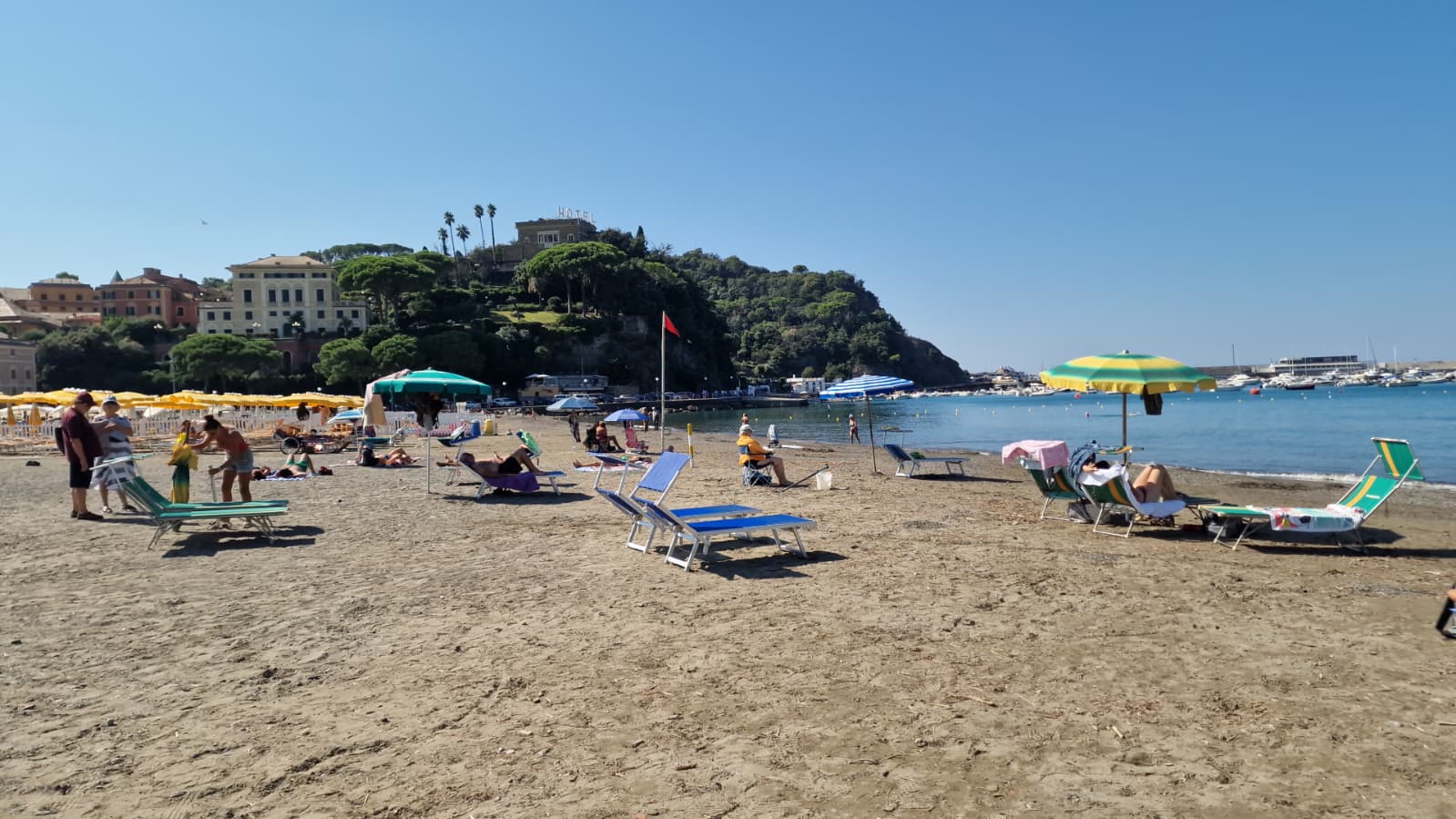 Completato l'aggiornamento del Pud, a Sestri Levante riprende l'iter delle nuove assegnazioni delle concessioni demaniali marittime a finalità turistico ricreative. La Giunta comunale ha approvato l'atto di indirizzo che definisce procedure e criteri con cui l'ente metterà a bando spiagge, chioschi, ormeggi e attività collegate, dando mandato all'Ufficio Demanio di predisporre i bandi.