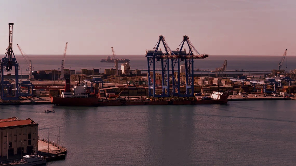 Genova, 20 ottobre 2026 - Il Ministero della Salute ha comunicato l’estensione dell’autorizzazione del Centro di ispezione “Calata Sanità”, presso il Terminal PSA SECH, nel porto di Genova, ai controlli ufficiali su specifiche categorie di prodotti di origine non animale, alimenti e mangimi destinati al magazzinaggio a temperatura ambiente.