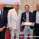 Bogliasco: la miglior società d'Italia ROMA, 1 OTTOBRE 2026 – L’AGN Energia Bogliasco 1951 è la miglior società d’Italia. E lo è per la decima volta nella sua gloriosa storia. Il club biancazzurro si è infatti aggiudicato l’edizione 2025/2026 del Trofeo del Pallanuotista (storicamente noto come Trofeo del Giocatore), il prestigioso riconoscimento assegnato fin dal 1947 dalla Federazione Italiana Nuoto alla società capace di ottenere i migliori risultati complessivi tra prime squadre e settori giovanili.