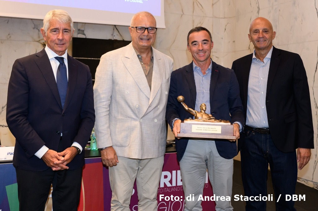 ROMA, 1 OTTOBRE 2026 – L’AGN Energia Bogliasco 1951 è la miglior società d’Italia. E lo è per la decima volta nella sua gloriosa storia. Il club biancazzurro si è infatti aggiudicato l’edizione 2025/2026 del Trofeo del Pallanuotista (storicamente noto come Trofeo del Giocatore), il prestigioso riconoscimento assegnato fin dal 1947 dalla Federazione Italiana Nuoto alla società capace di ottenere i migliori risultati complessivi tra prime squadre e settori giovanili.