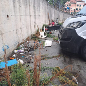 Sestri Levante, intervento di sgobero e pulizia parcheggio via Latiro